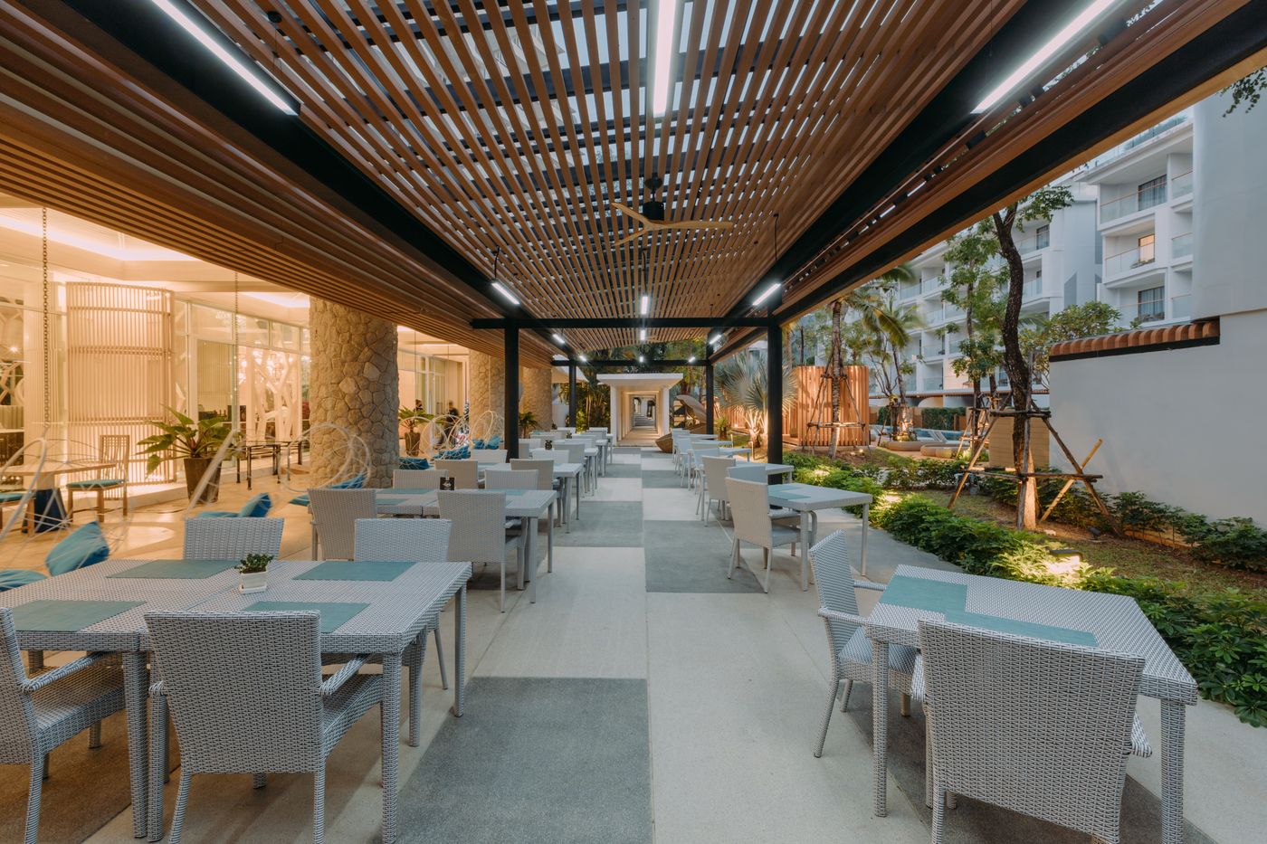 Andaman-Embrace-Patong-Restaurant-16