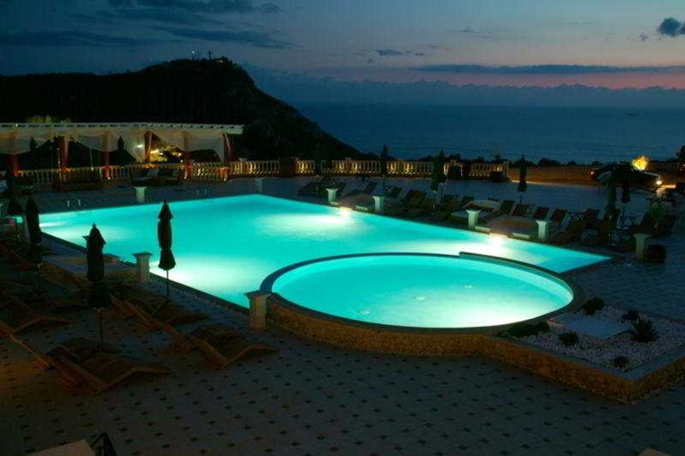 Mabely-Grand-hotel-Pool-24