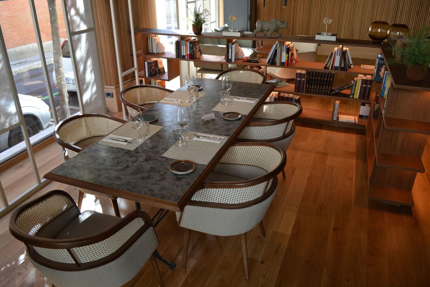 AC-Madrid-Avendia-de-America-Restaurant-41