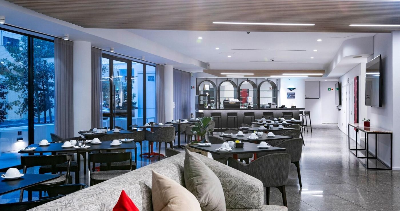 ANEW-Hotel-Green-Point-Cape-Town-Restaurant-15