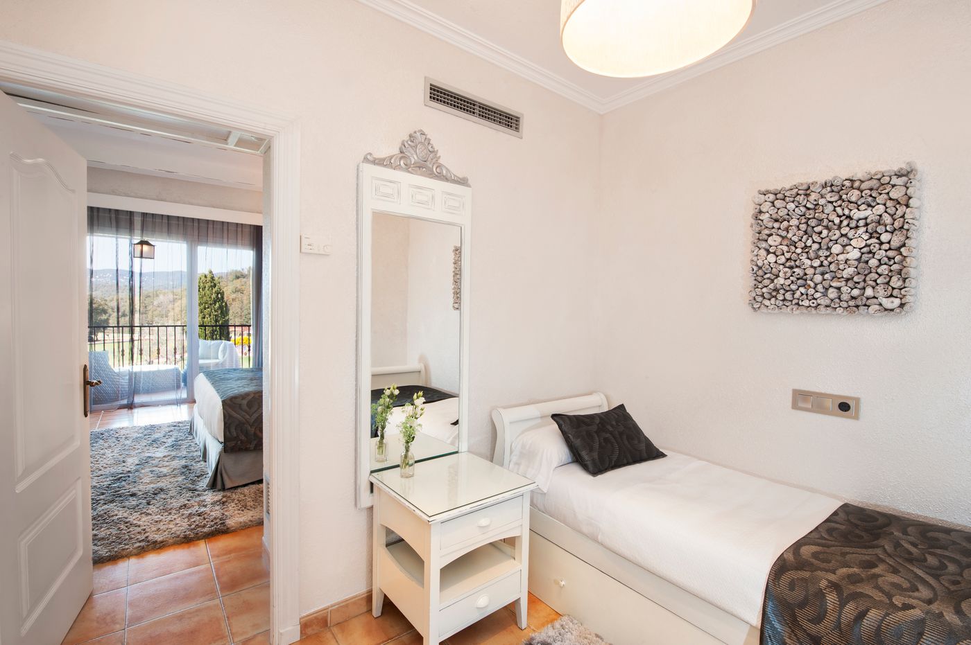 Mas-Tapiolas-Room-33