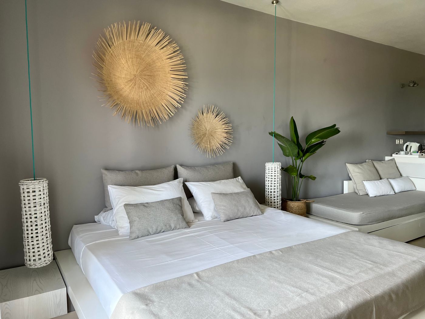 Bay Hotel And Suites