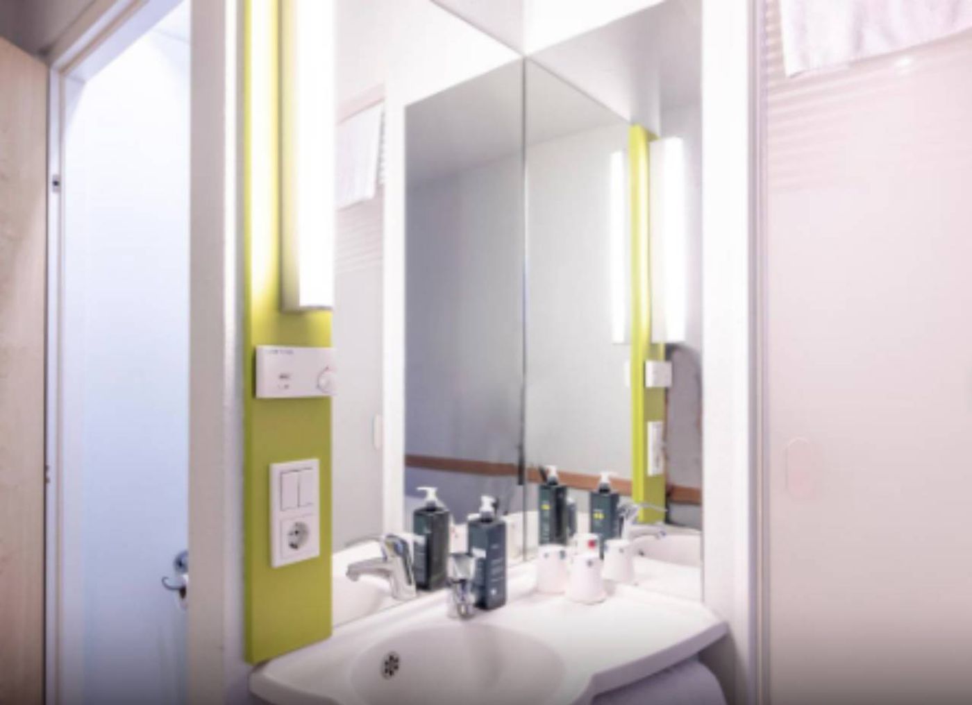 B&B HOTEL Bremen-Süd-Germany-Bremen-Room-7