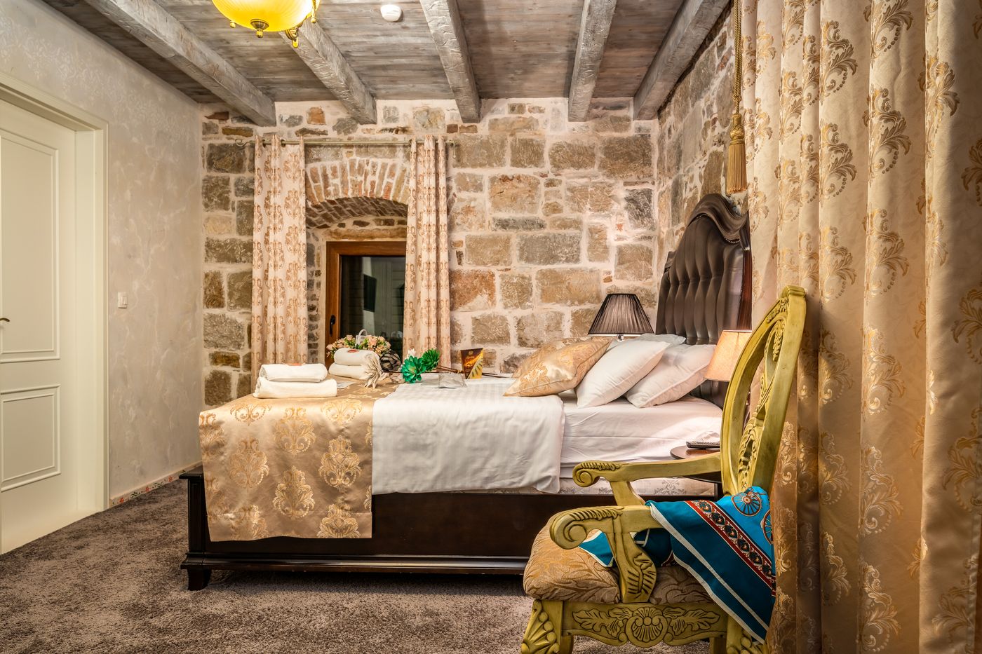 Heritage-Palace-Varos---Quaint---Elegant-Hotels-Room-15