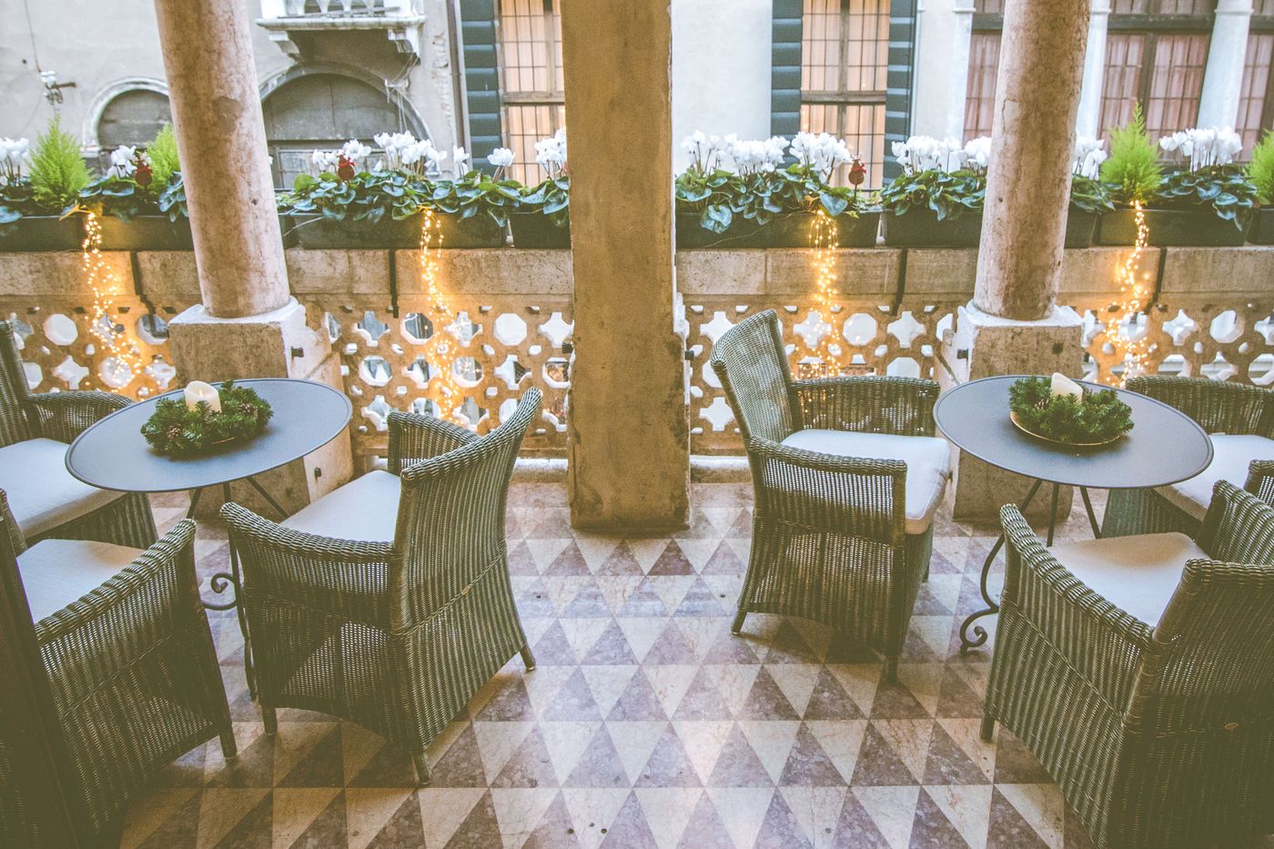 Hotel-Dona-Palace-Bar-81