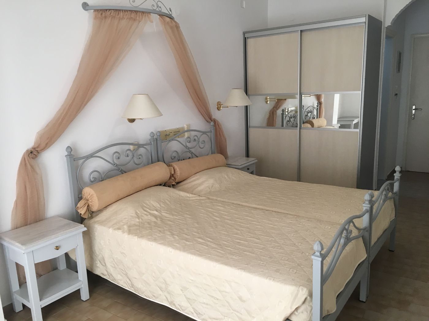 Avra-Santorini-Room-14