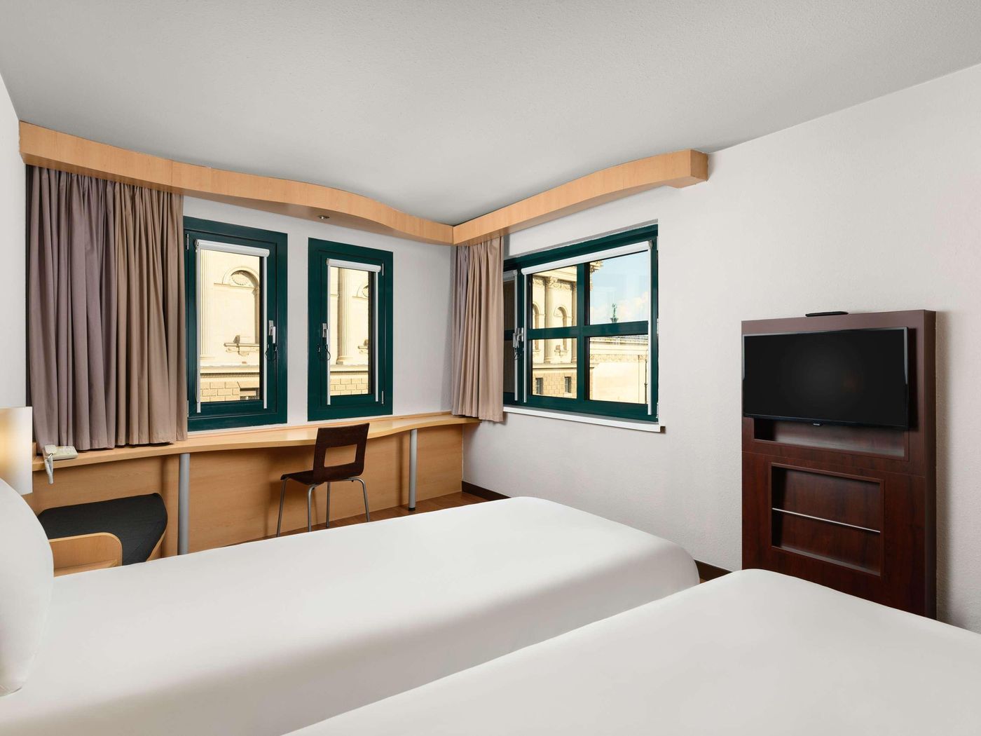 Ibis-Hotel-Heroes-Square-Room-21