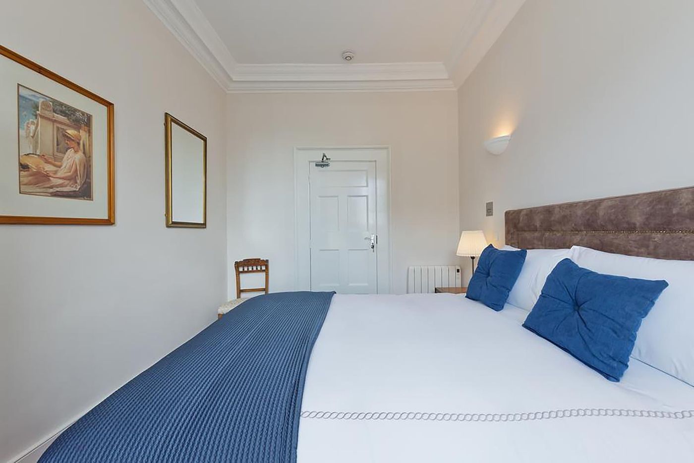 Henrietta-Suites-City-Centre-Room-36