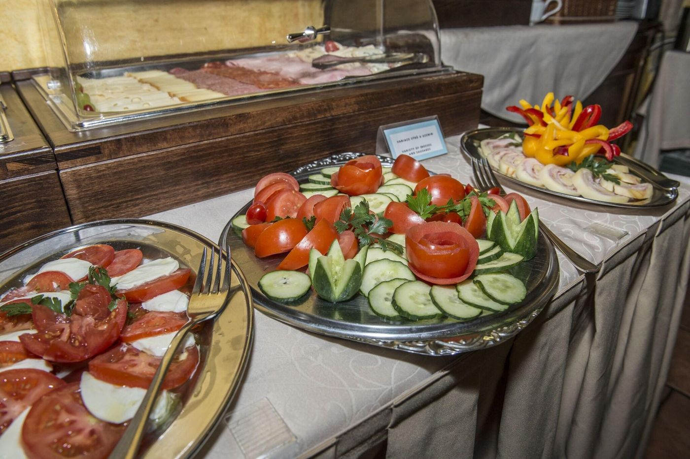 Cerny-Slon-Restaurant-23