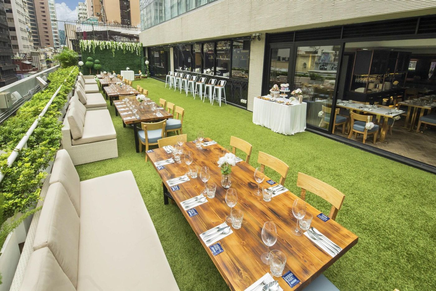 attitude-on-granville-Bar-14