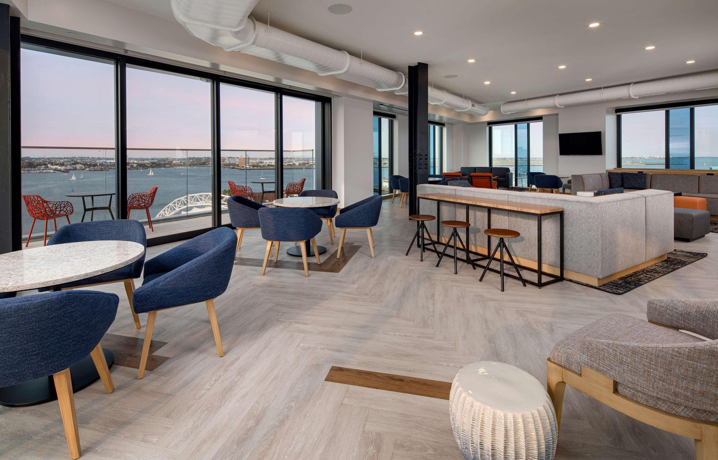 Hyatt-Place-Boston-seaport-district-Bar-17