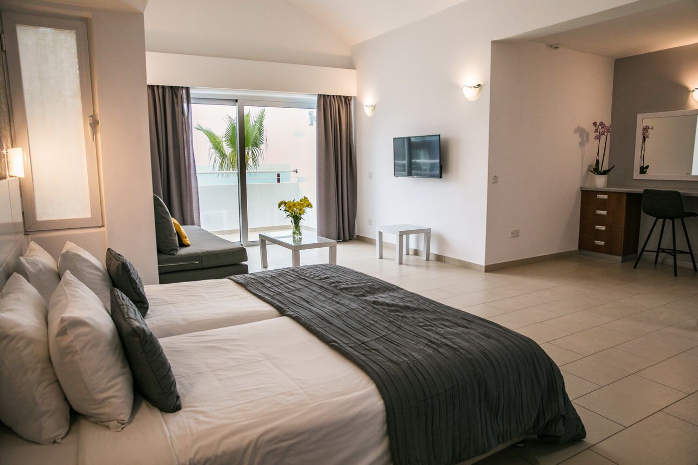 Theo-Sunset-Bay-Room-24