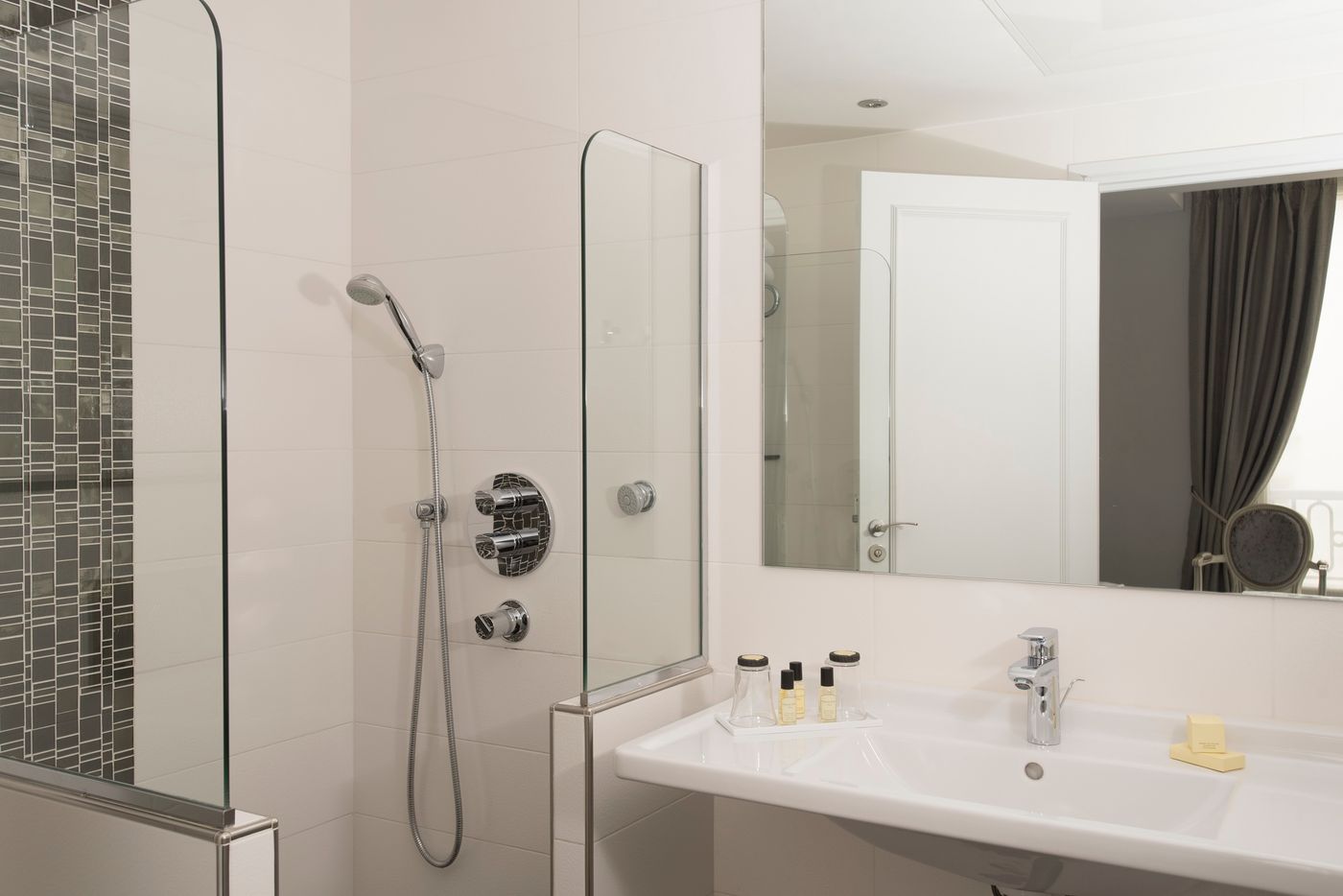 Hotel-Saint-Petersbourg-Opera---Spa-Room-53