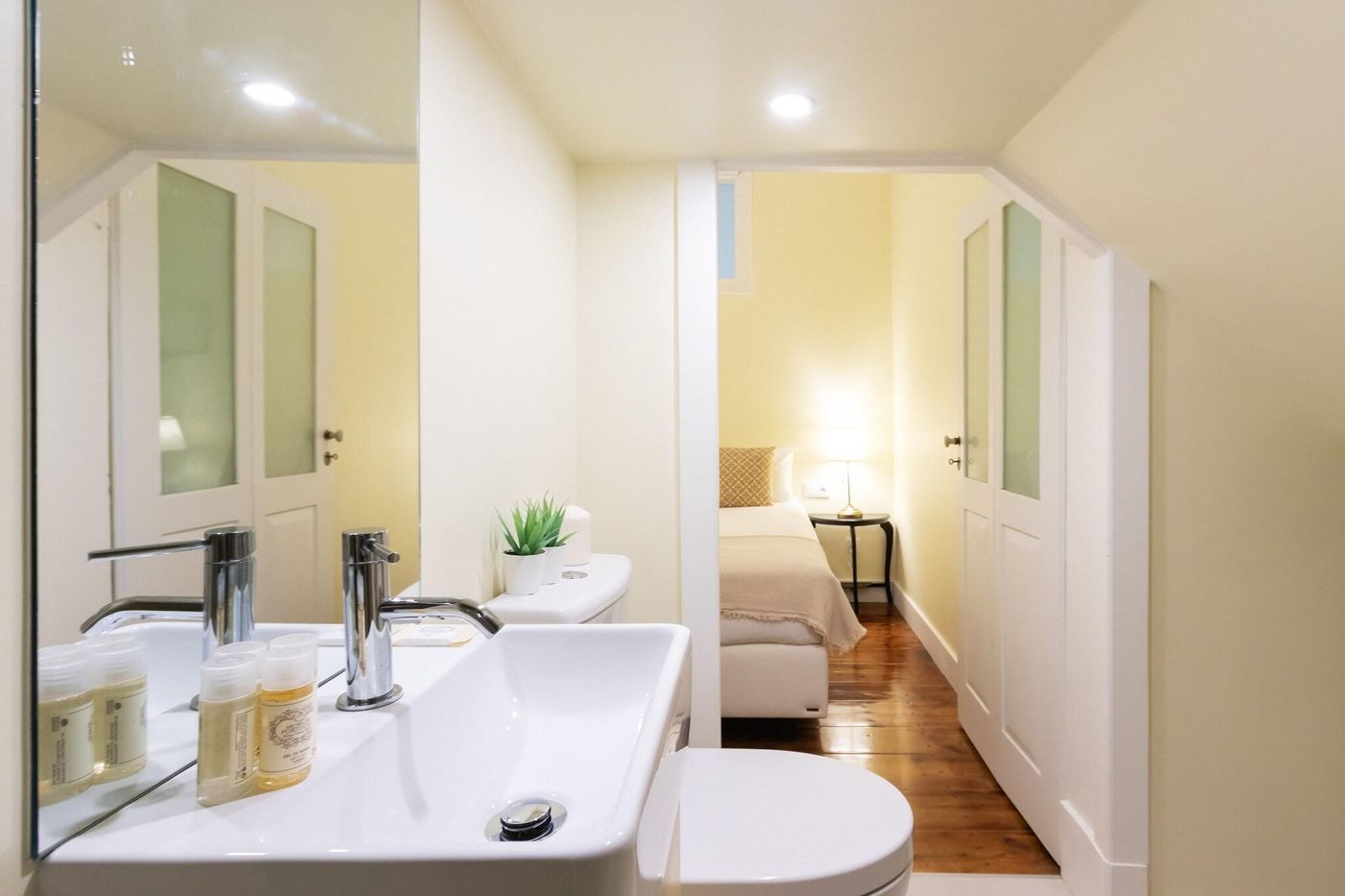 1898-Home---Suites-Room-32