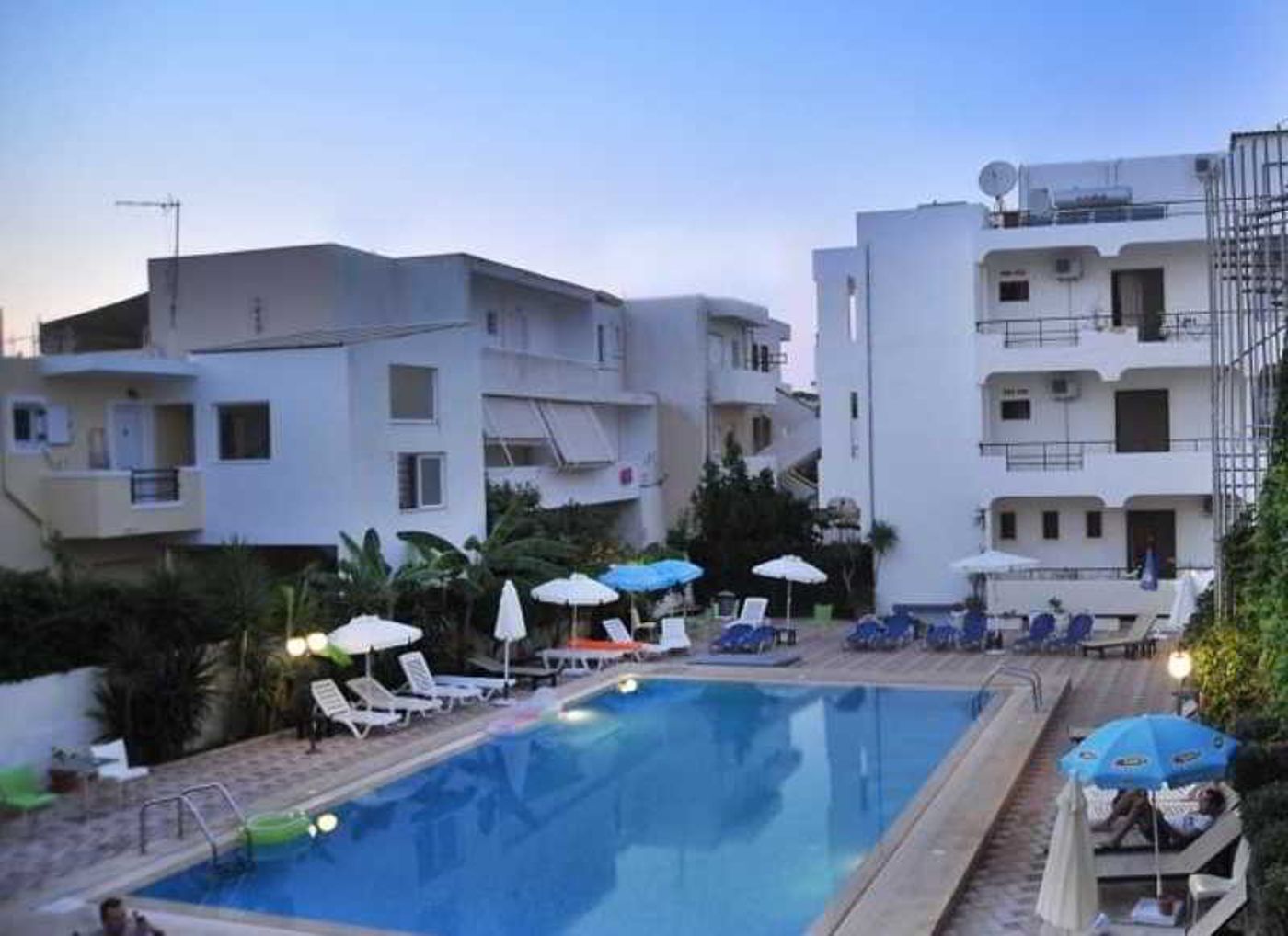 Santa-Marina-Hotel-Apartaments-Pool-11