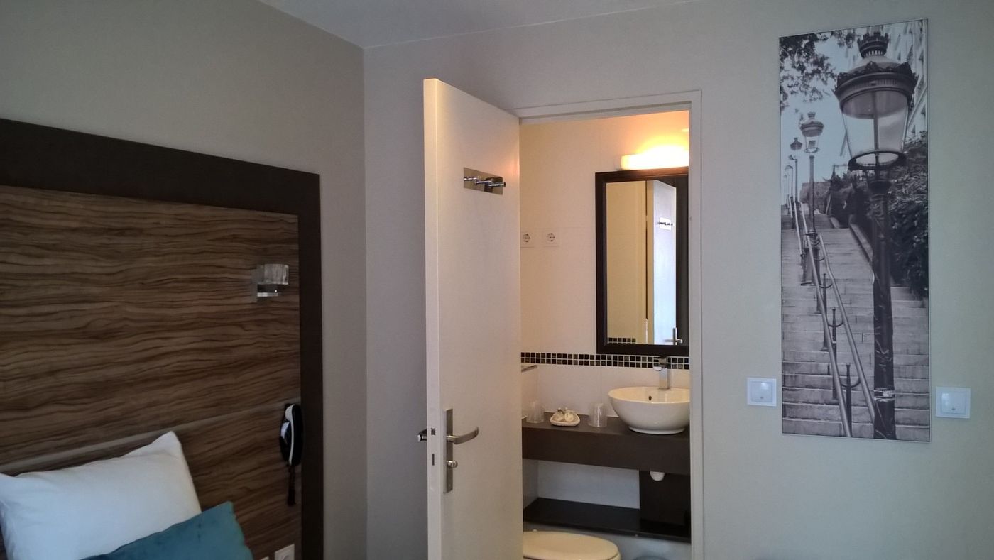 Comfort-Hotel-Lamarck-Room-29