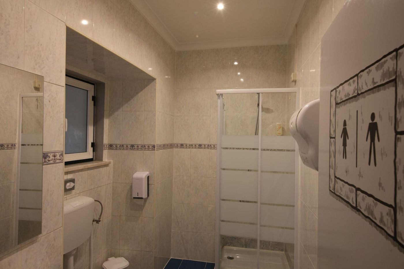 O-El-trico-Guesthouse-Room-41