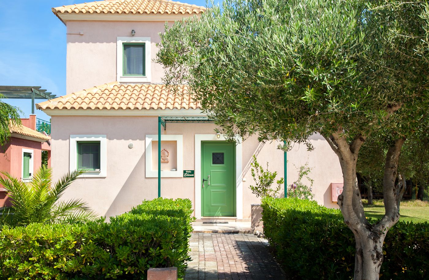 Monambeles-Villas-Room-8