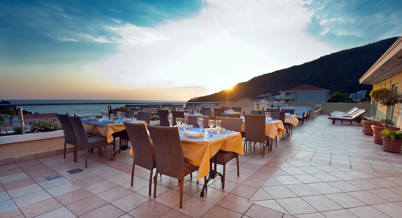 WGrand-Petrovac-Restaurant-2