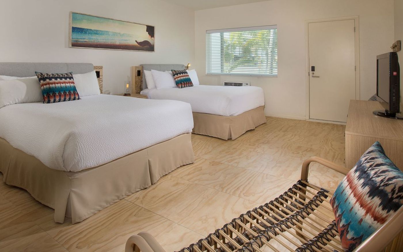 Postcard Inn On The Beach