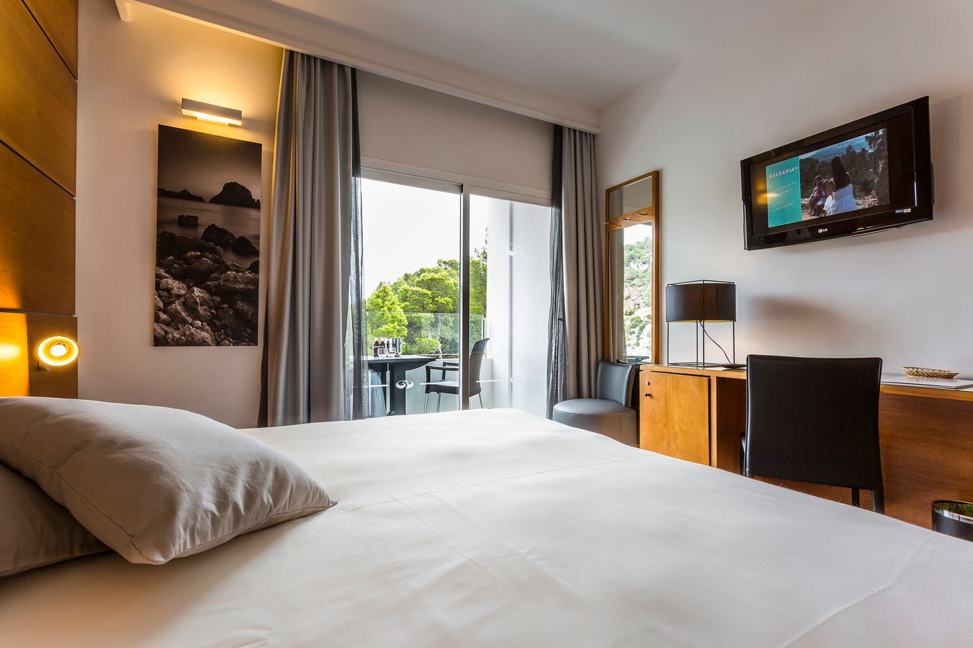 Palladium-Hotel-Cala-LLonga-Room-9