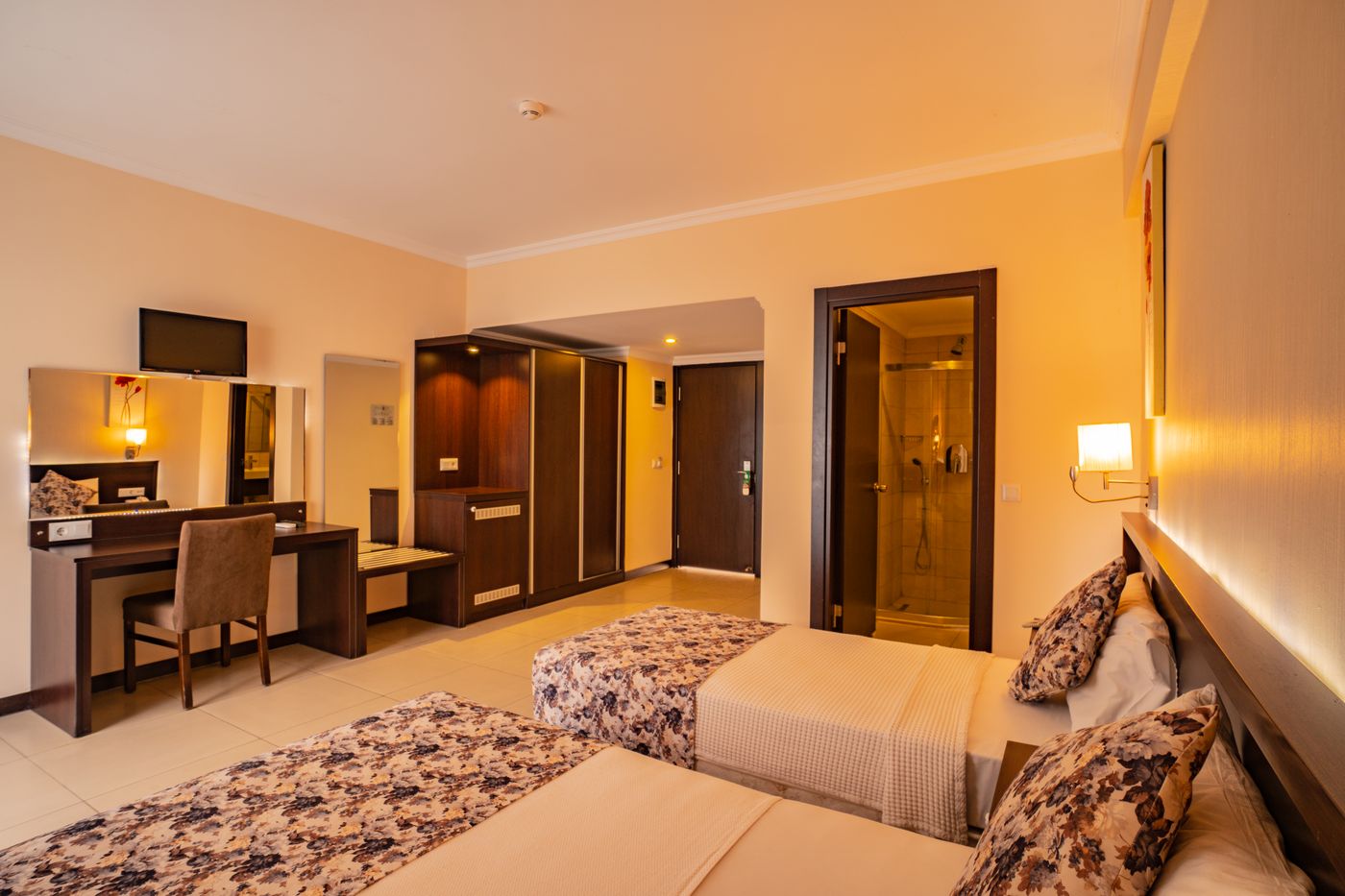 Sunshine Holiday Resort Hotel