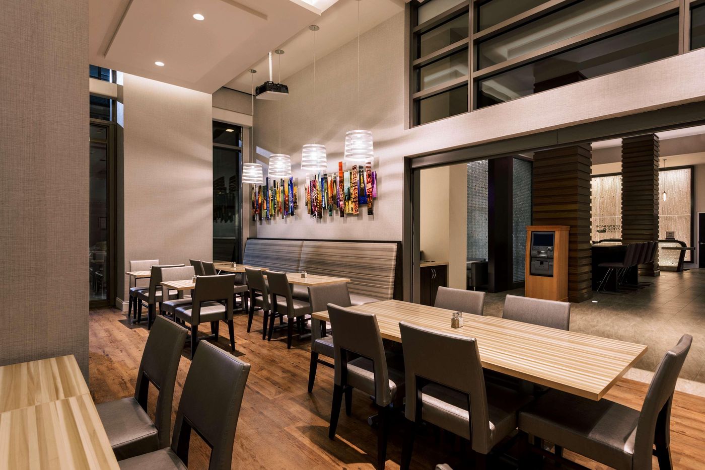 Homewood-Suites-by-Hilton-New-York-Midtown-Manhatt-Restaurant-7