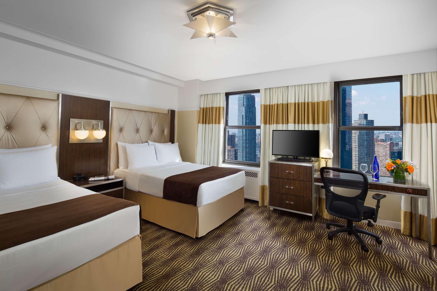New-Yorker--A-Lotte-Hotel-Room-8