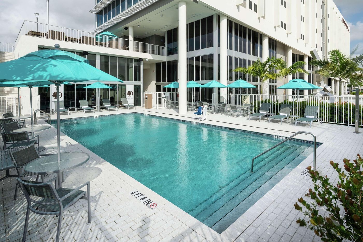 DoubleTree by Hilton Miami - Doral, FL - United States - Doral - Pool - 3