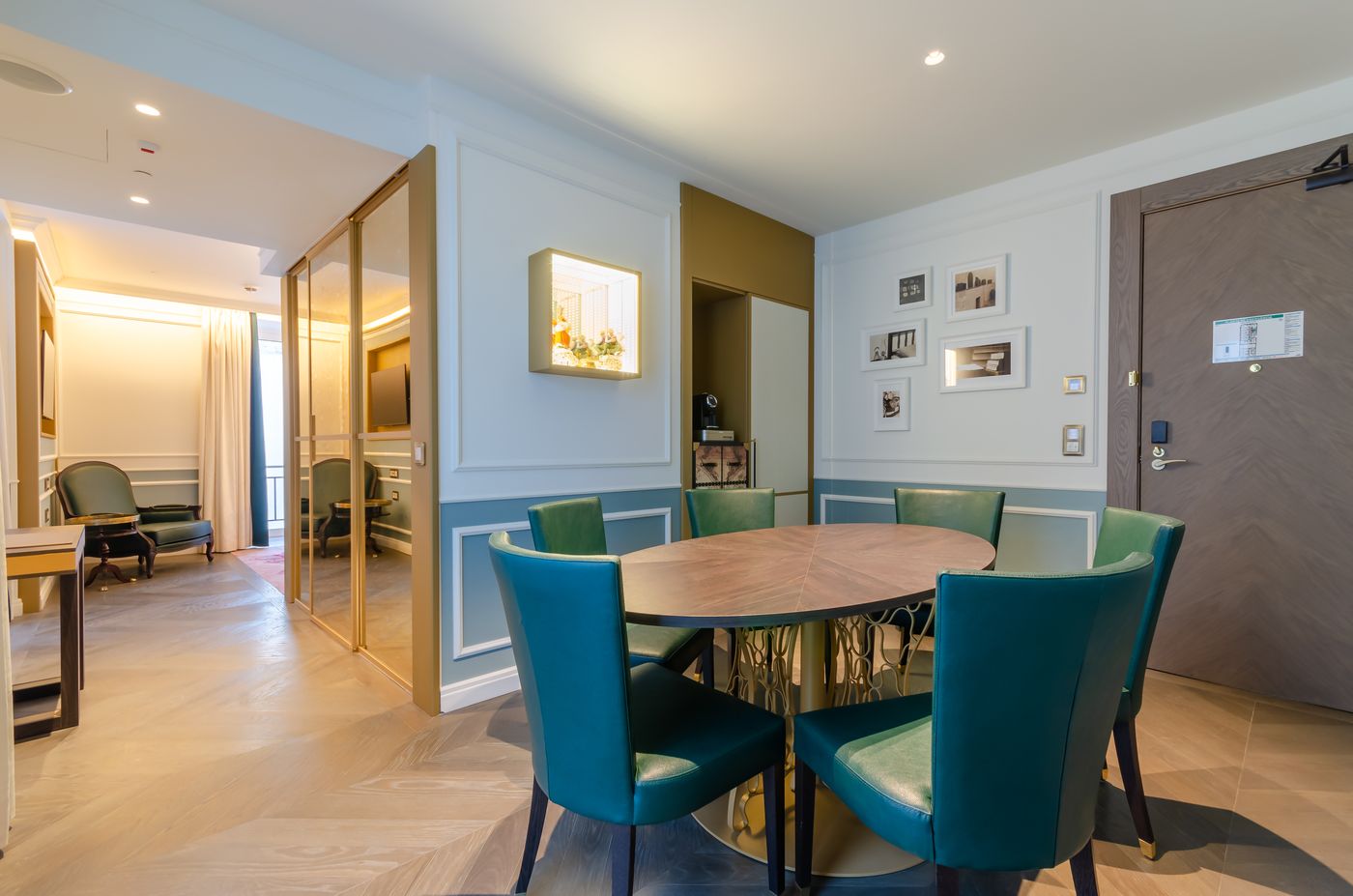 The-Emerald-House-Lisbon--Curio-Collection-by-Hilt-Room-6