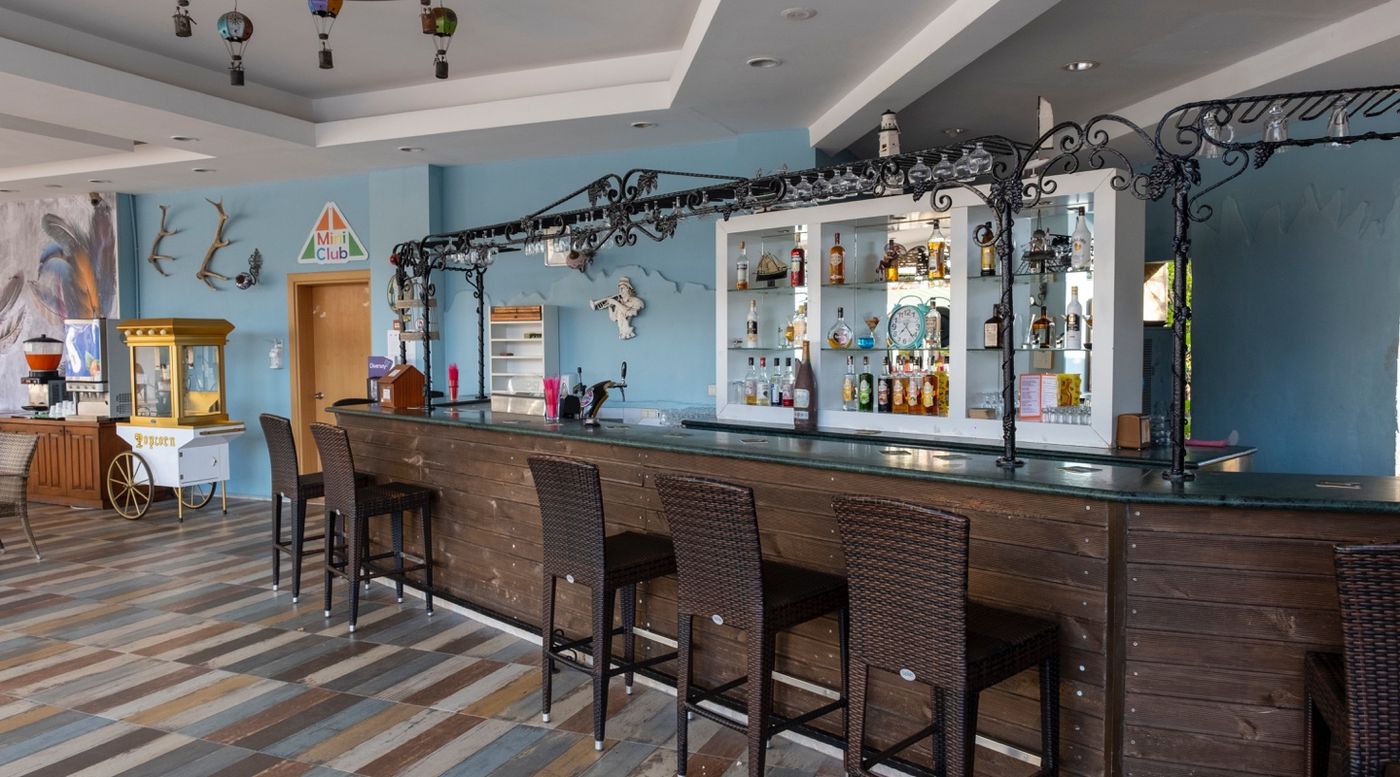 Pine-House-Hotel-Bar-42