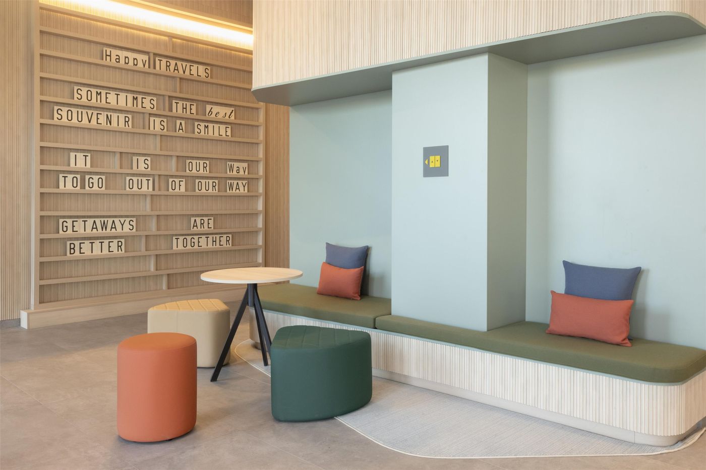 Hampton-By-Hilton-Malaga-Martiricos-Lobby-34