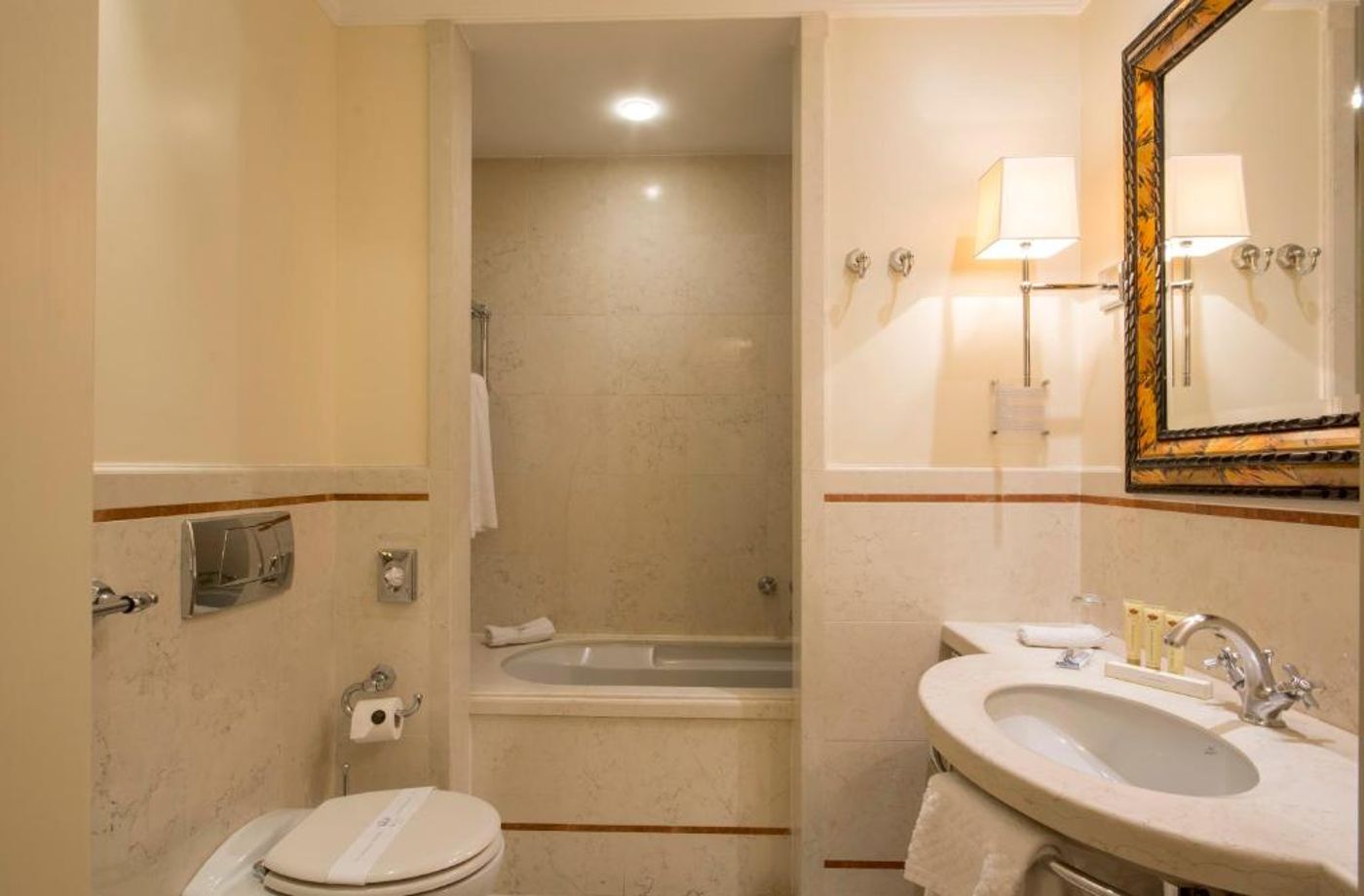 Hotel Corona d'Oro - Italy - BOLOGNA - Room - 9