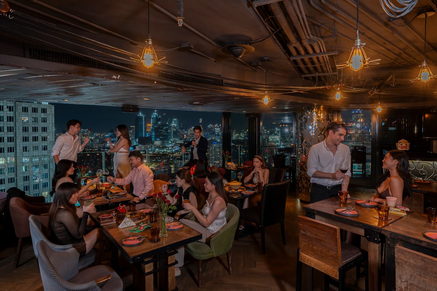 The-Continent-Hotel-Sukhumvit---Asok-BTS-Bangkok-Bar-57