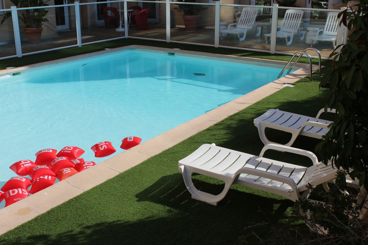 ibis-Nice-Centre-Gare-Pool-4
