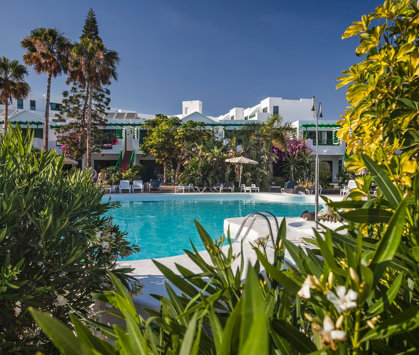 HG-Lomo-Blanco-Pool-6