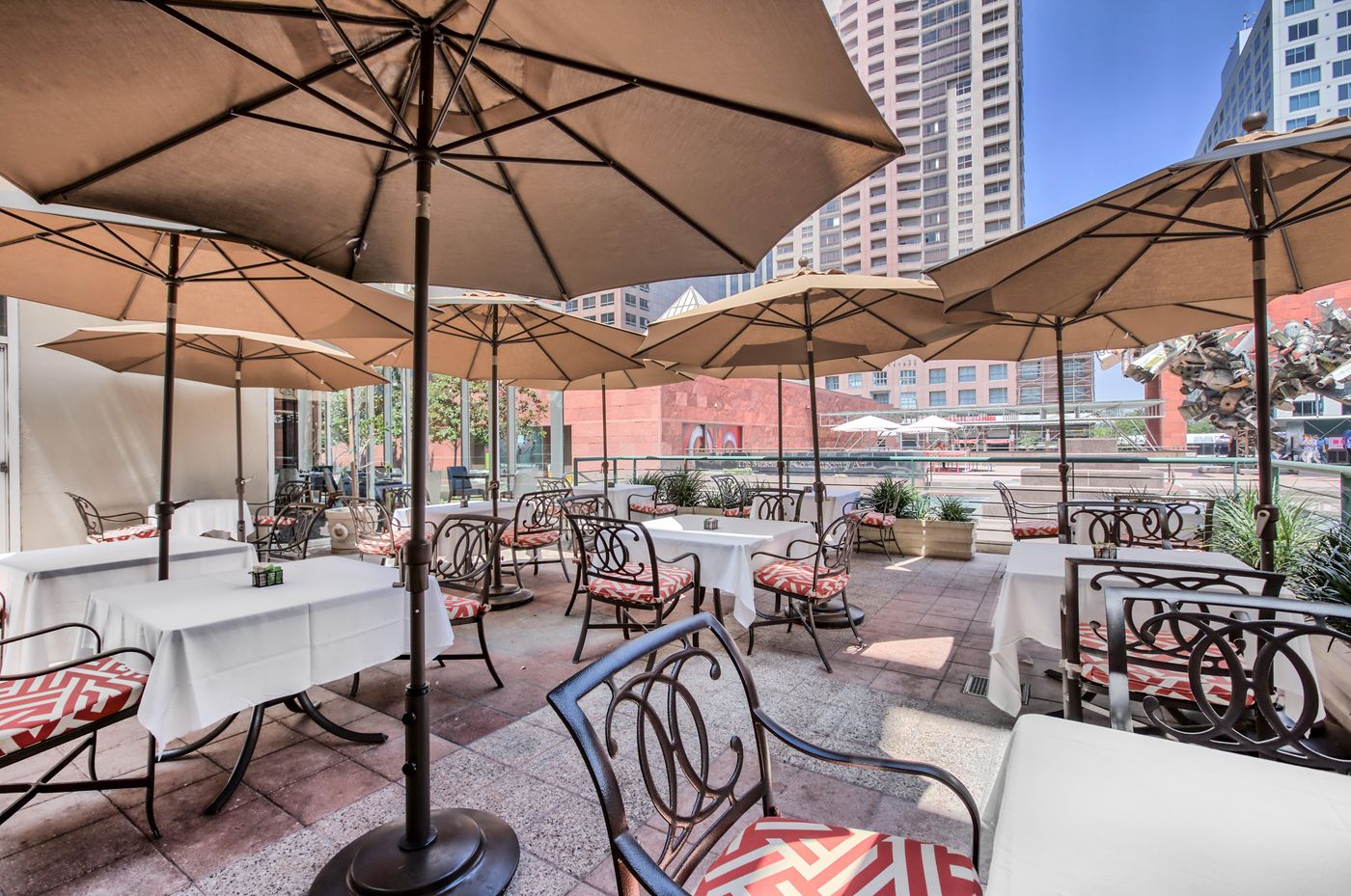 Omni-Los-Angeles-Hotel-at-California-Plaza-Restaurant-46