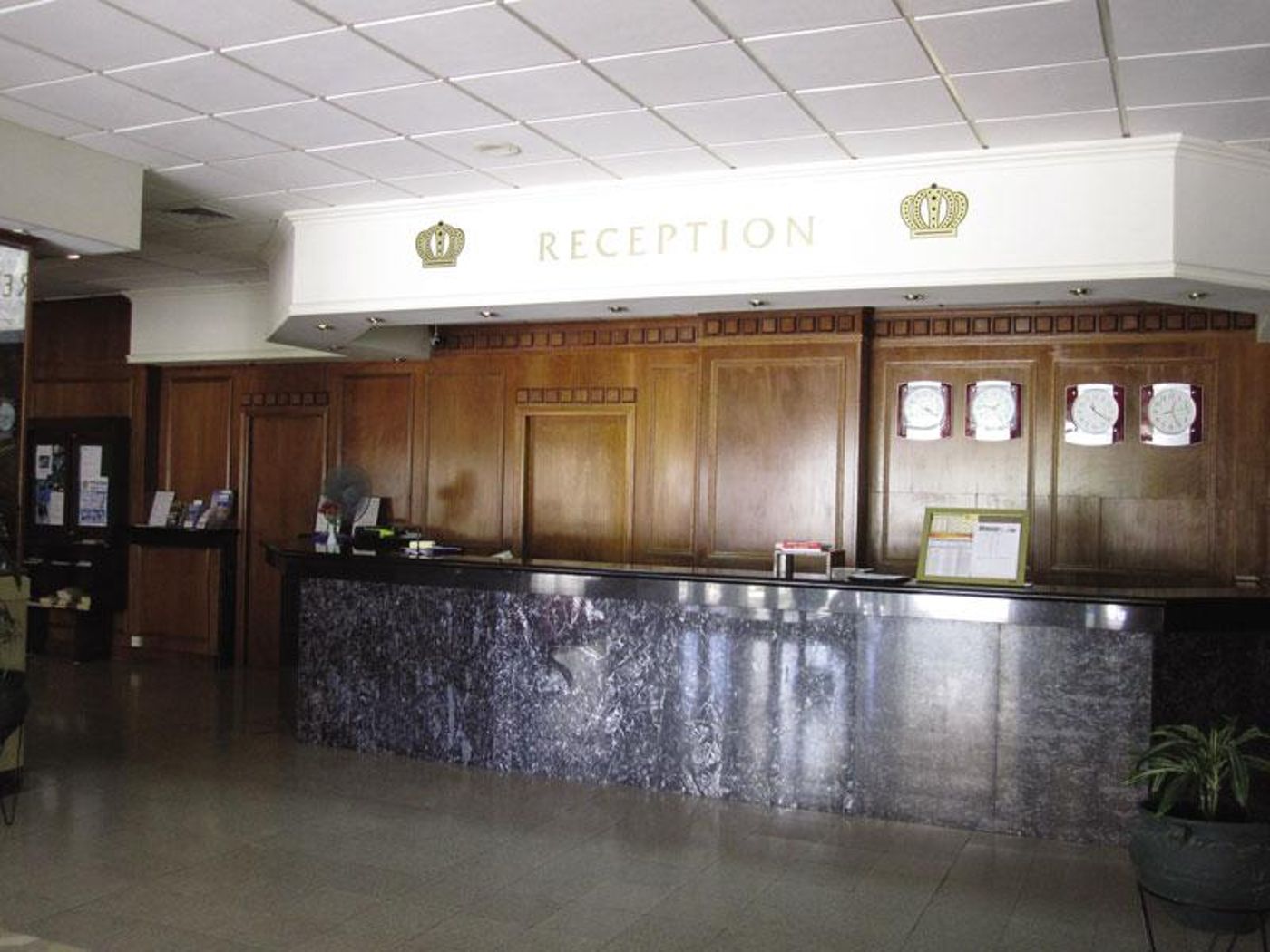 Crown-Resort-Elamaris-Lobby-24