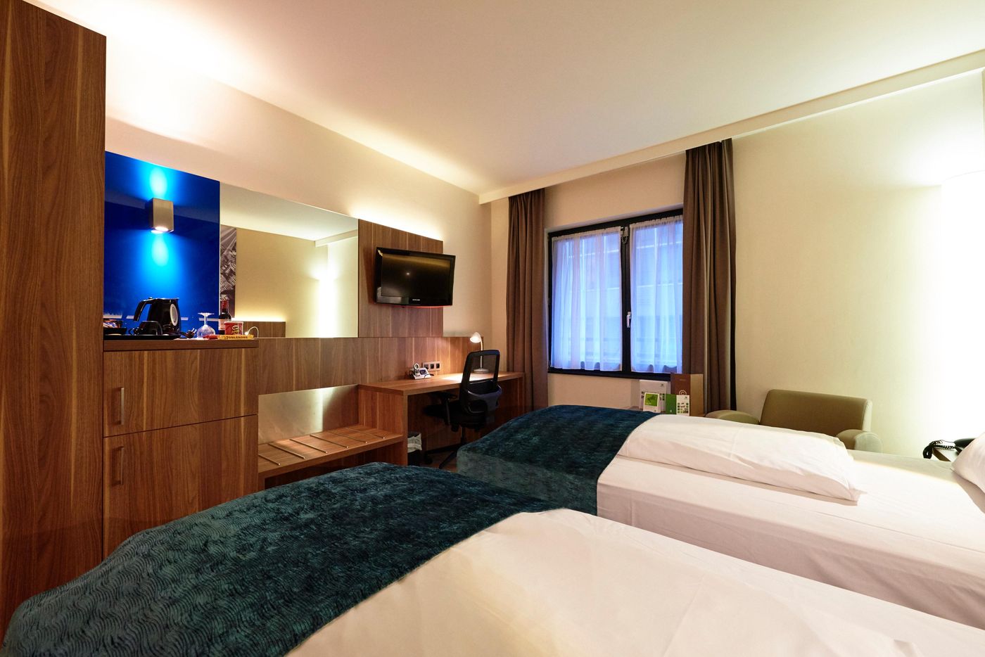 Holiday-Inn-Brussels-Schuman-Room-35