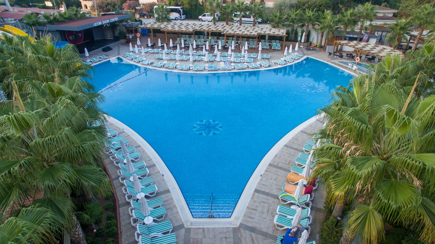 Side-Lilyum-Hotel---SPA-Pool-6