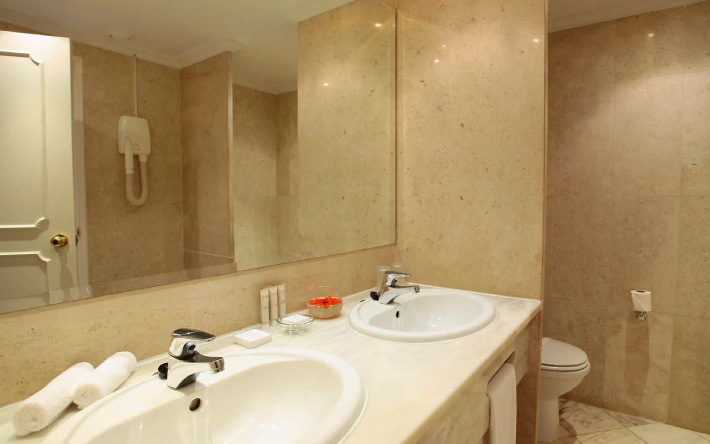 Ria-Park-Garden-Room-23