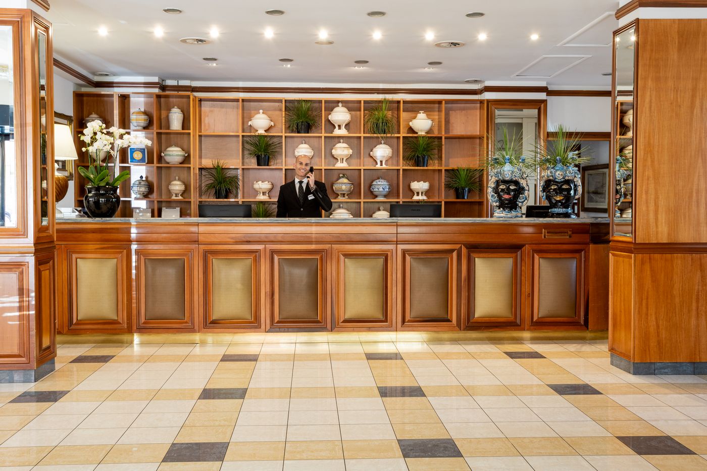 Grand-Hotel-Tiberio-Lobby-26