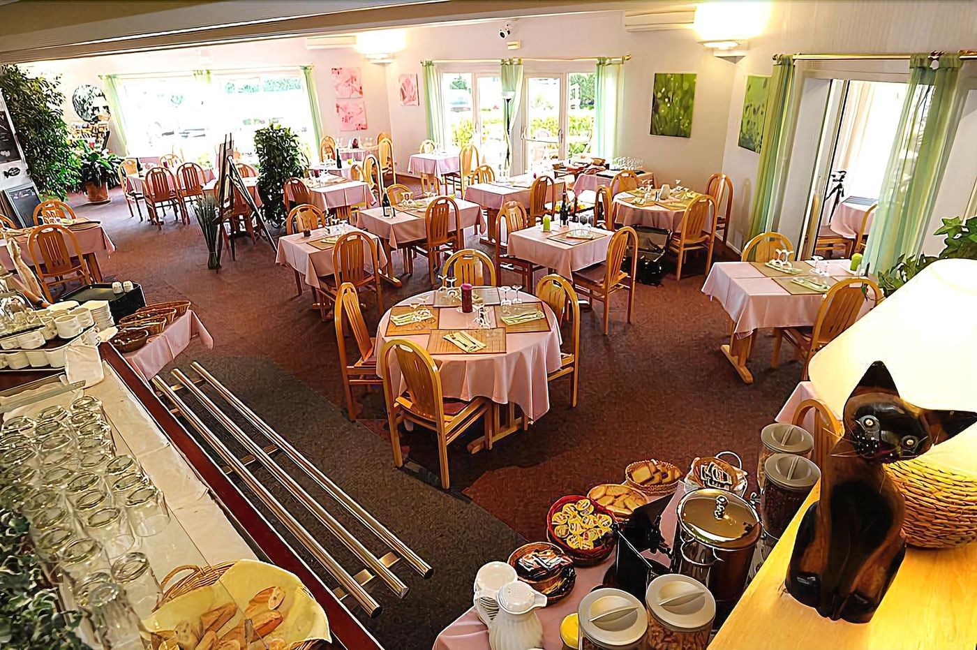 Hotel Restaurant Charme En Beaujolais - France - BELLEVILLE-EN-BEAUJOLAIS - Restaurant - 9