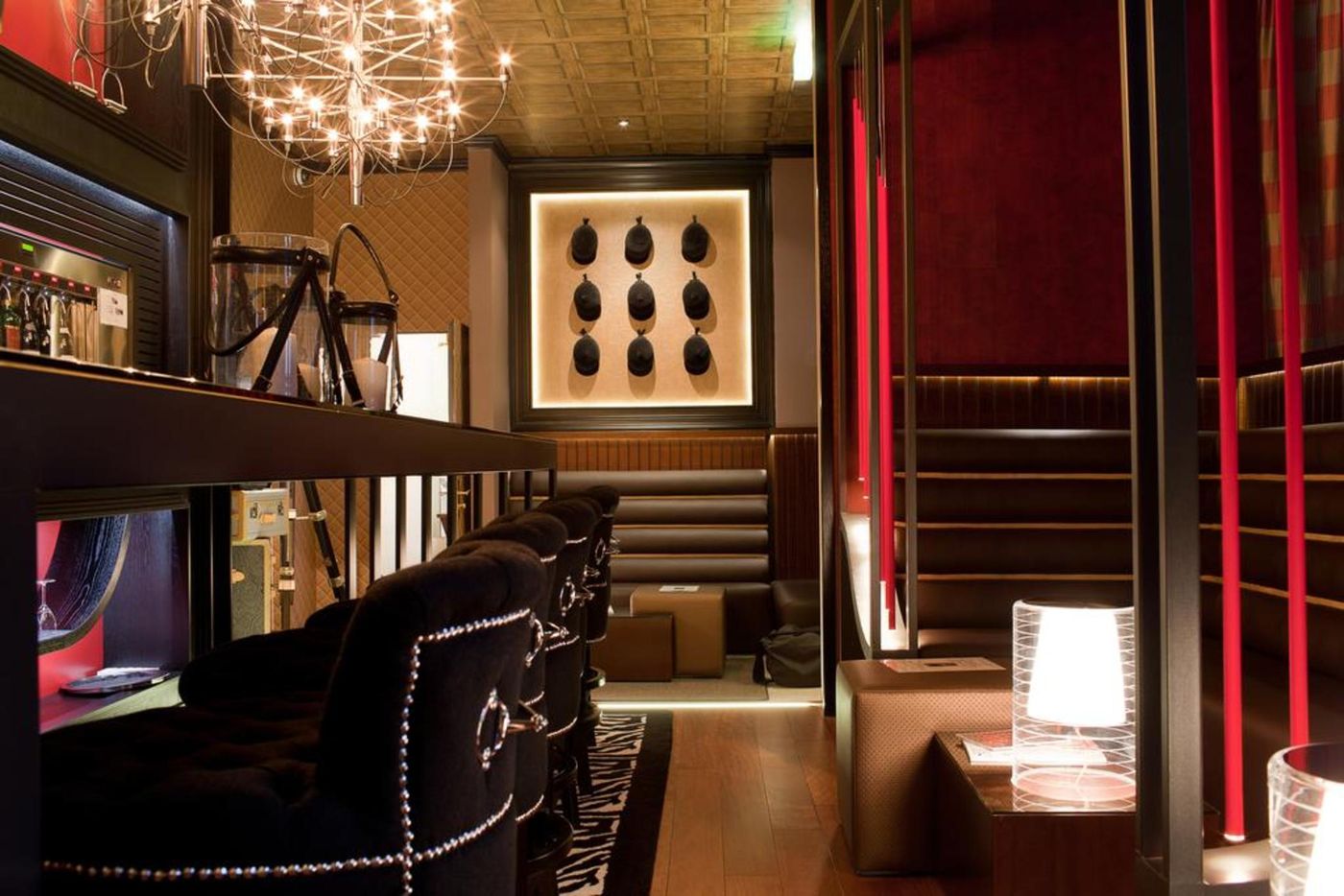 Drake-Longchamp-Bar-14