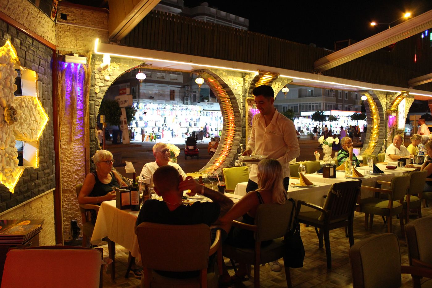 Mitos-Apartments-Restaurant-13