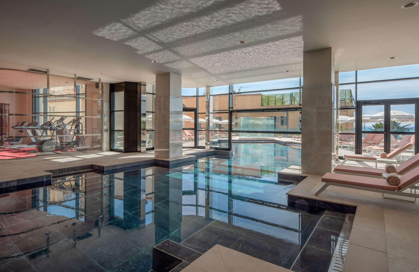 Canopy-by-Hilton-Cannes-Pool-75