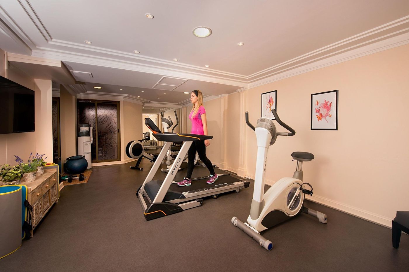 Cezanne-Sports-and-Entertainment-64