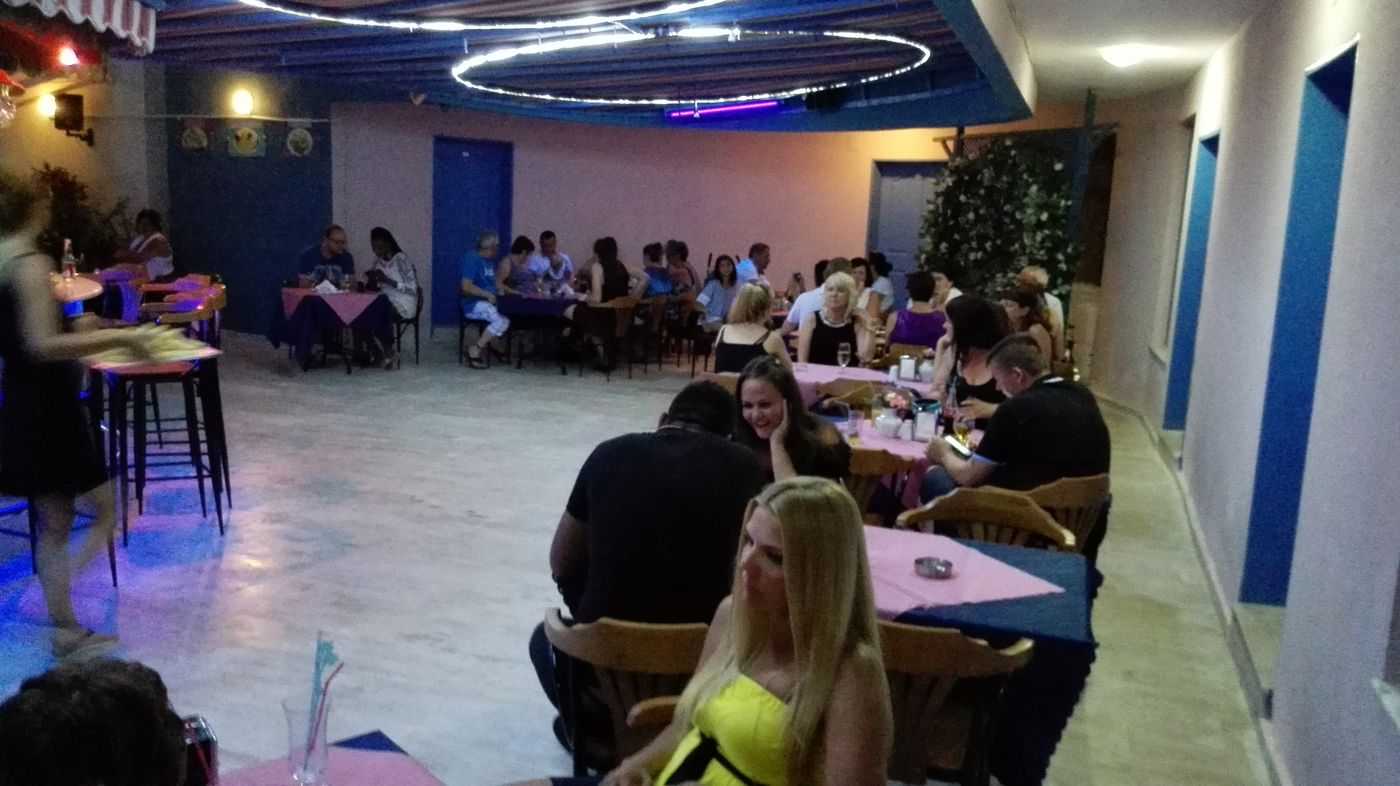 Happy-Apart-Hotel-Restaurant-64