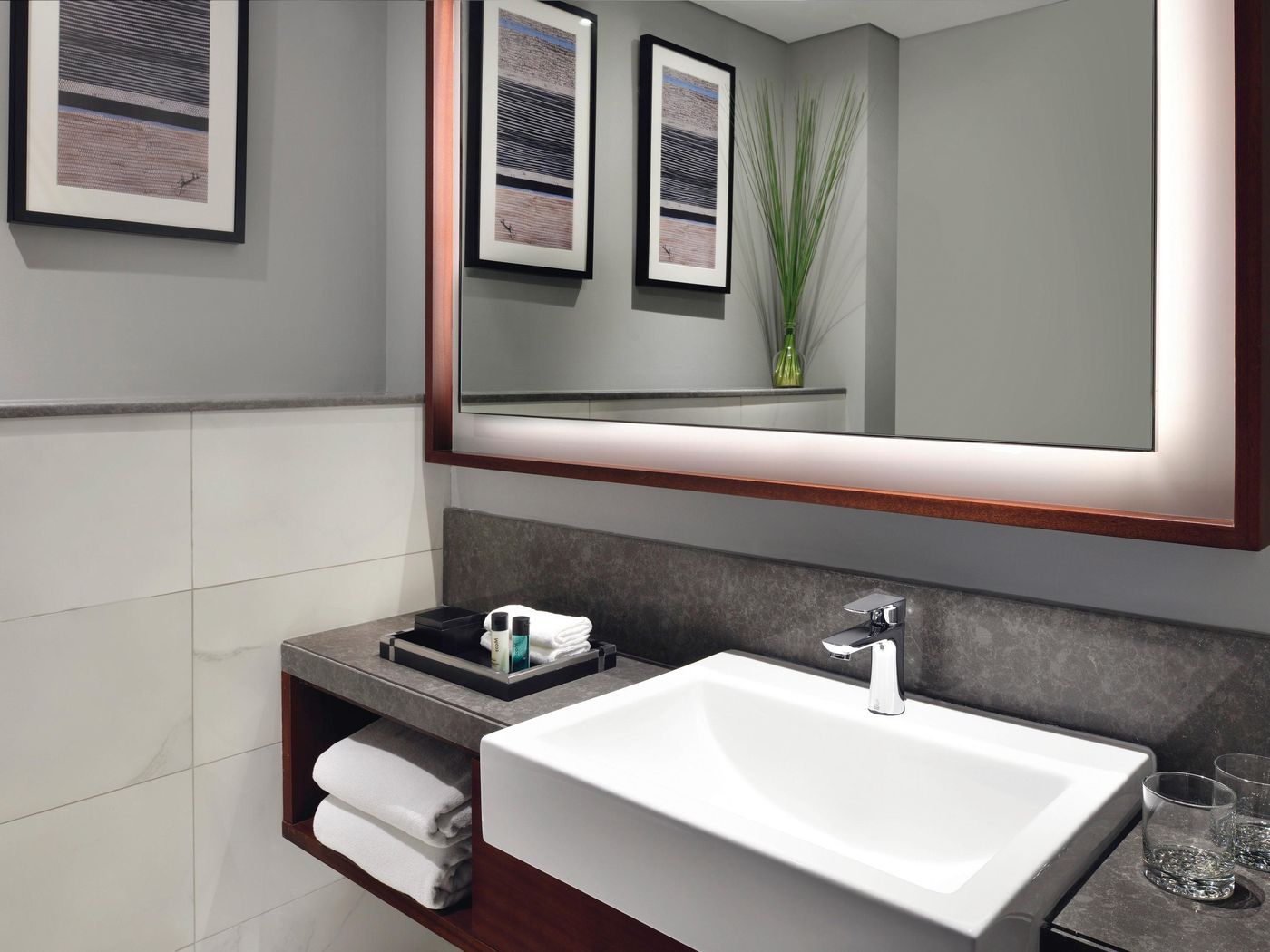 Movenpick-Bur-Dubai-Room-32