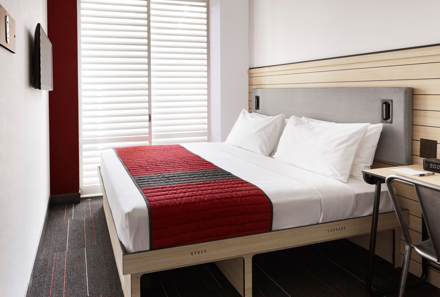 Pod-Times-Square-Hotel-Room-2